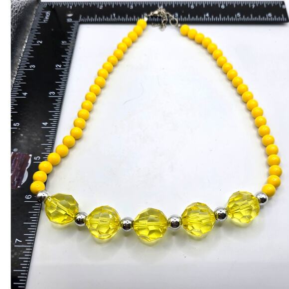 Vintage Necklace Beaded Faceted Lucite Acrylic Yellow Silver Accents 18" 1980s - Picture 4 of 8
